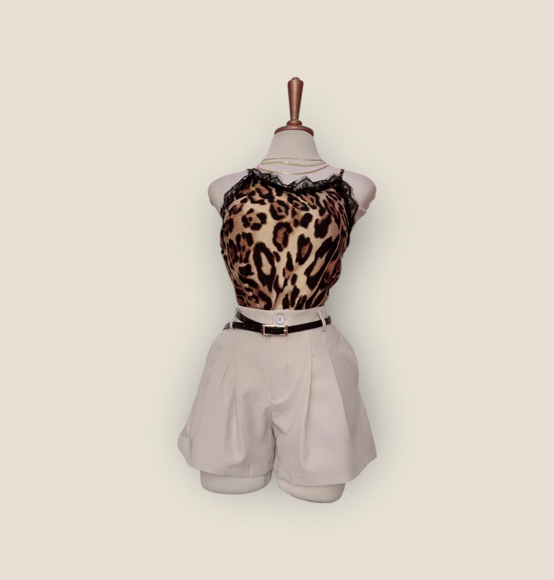 SHORT CORTE SASTRE CON CINTO